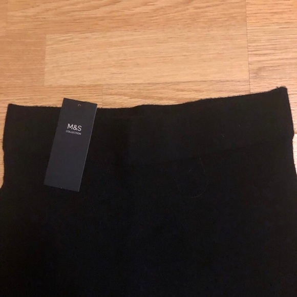 New “M & S” black knit sweater midi skirt size 6 with tag - Picture 2 of 4